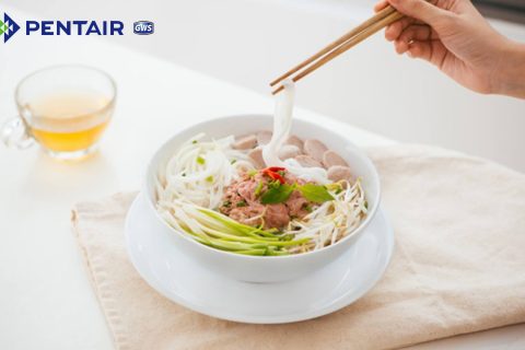 Nhiều người ăn kiêng lo lắng ăn bún phở sẽ bị béo vì nhiều tinh bột