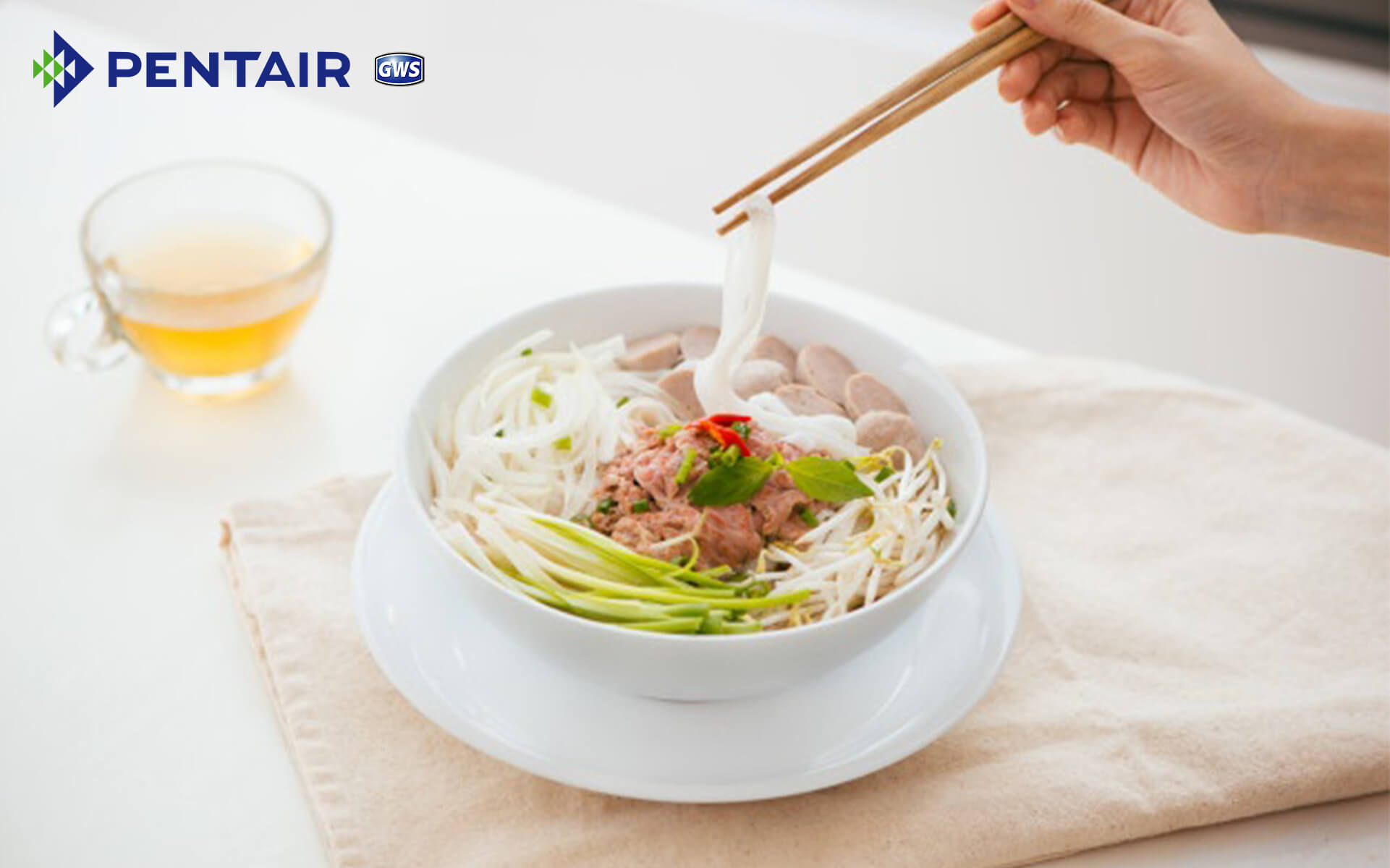 Nhiều người ăn kiêng lo lắng ăn bún phở sẽ bị béo vì nhiều tinh bột