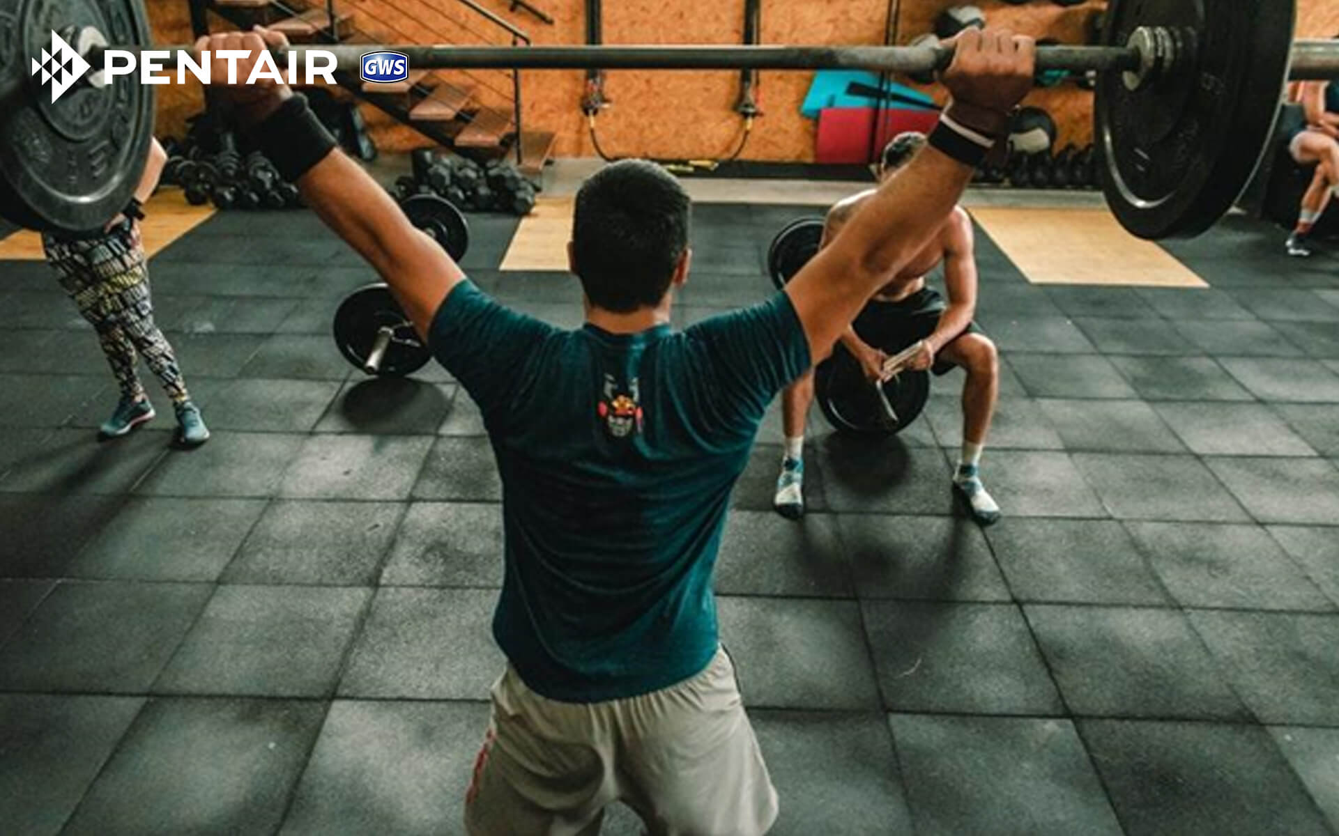 Bạn có thể tập các bài tập chân ở phòng gym hay ở nhà đều được