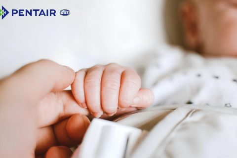 Khi nào cho trẻ sơ sinh uống nước là thích hợp nhất?