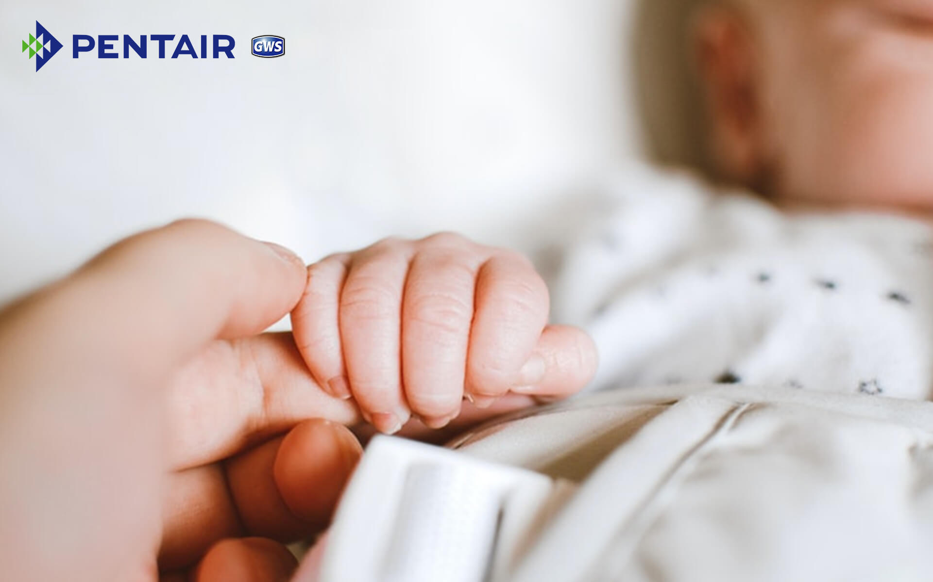 Khi nào cho trẻ sơ sinh uống nước là thích hợp nhất?